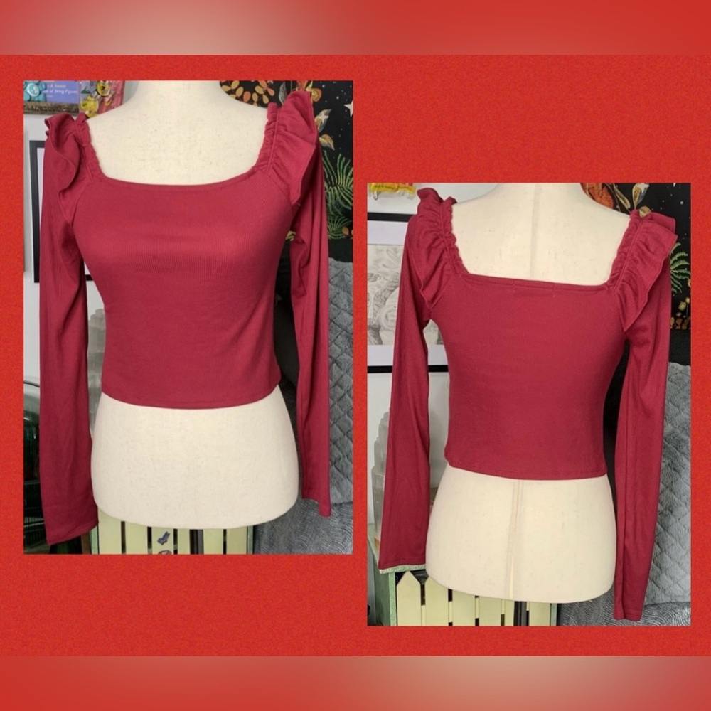 3/$20 LIVE TO BE SPOILED JUNIORS
Ruffled LS Ribbed Cropped Top
Square Neck SMALL